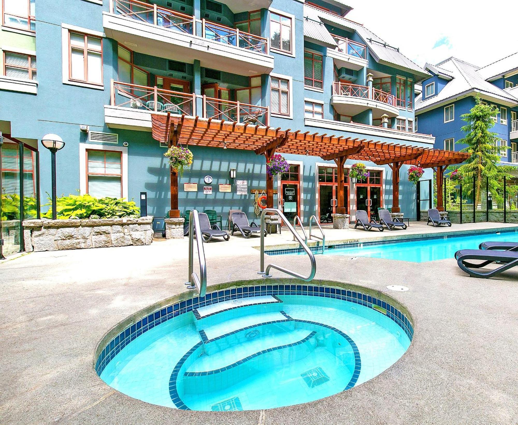 Alpenglow Lodge Sunny Studio With Sitting Area By Mva Whistler Exterior photo